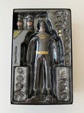 Load image into Gallery viewer, Hot Toys Batman Returns MMS 293 1:6 Scale Figure
