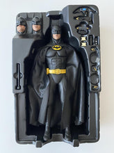 Load image into Gallery viewer, Hot Toys Batman Returns MMS 293 1:6 Scale Figure