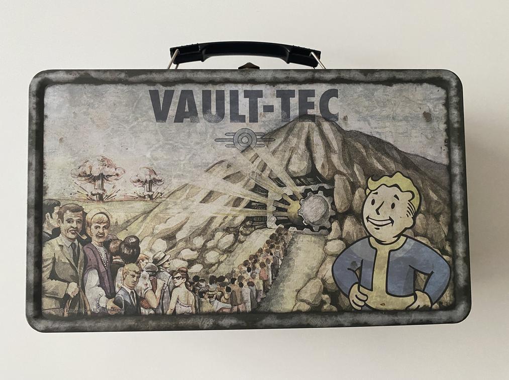 Fallout 4 Collector's Edition Vault-Tec Lunchbox