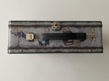 Load image into Gallery viewer, Fallout 4 Collector&#39;s Edition Vault-Tec Lunchbox