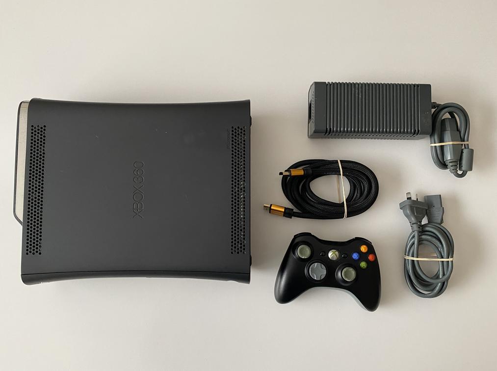Microsoft Xbox 360 Elite 120GB Console Bundle Black