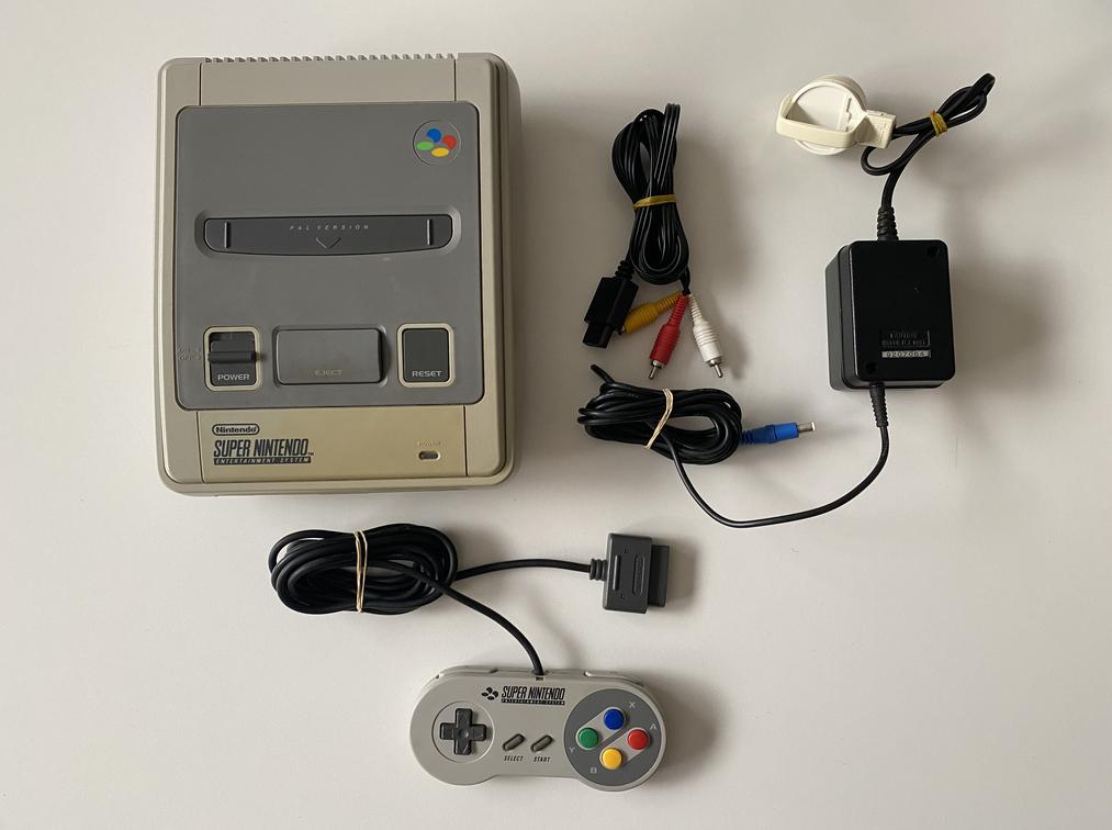 Super Nintendo Entertainment System SNES Console Bundle PAL