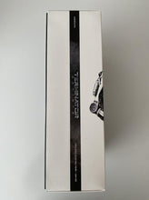 Load image into Gallery viewer, Hot Toys Endoskeleton Terminator Genesys MMS 352 1-6th Scale Collectible Figure