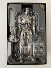 Load image into Gallery viewer, Hot Toys Endoskeleton Terminator Genesys MMS 352 1-6th Scale Collectible Figure