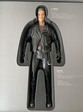 Load image into Gallery viewer, Hot Toys T-800 Terminator 2 Judgment Day DX10 1-6th Scale Collectible Figure