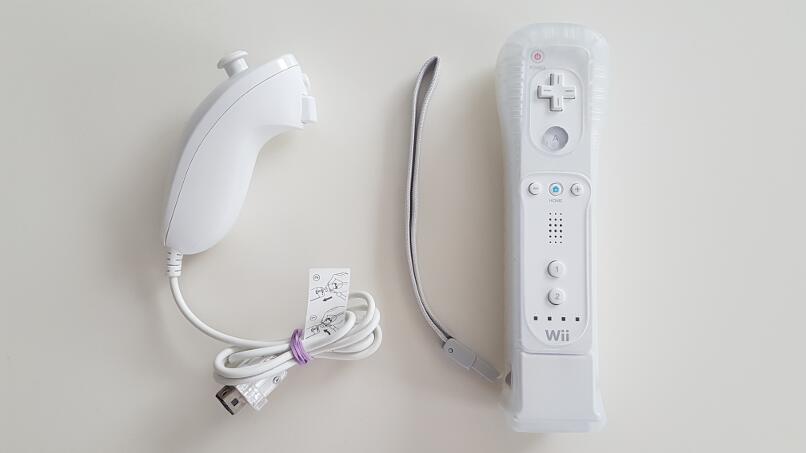 Nintendo Wii White Motion Plus Controller, Nunchuck and Silicon Cover